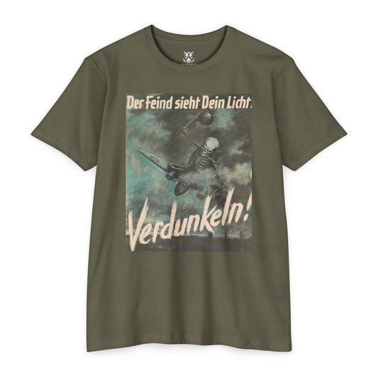 Vintage Propaganda Poster T-Shirt — "Der Feind sieht Dein Licht. Verdunkeln!"