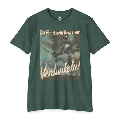 Vintage Propaganda Poster T-Shirt — "Der Feind sieht Dein Licht. Verdunkeln!"