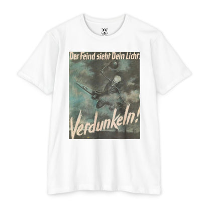 Vintage Propaganda Poster T-Shirt — "Der Feind sieht Dein Licht. Verdunkeln!"