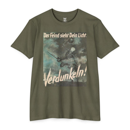 Vintage Propaganda Poster T-Shirt — "Der Feind sieht Dein Licht. Verdunkeln!"