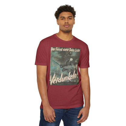 Vintage Propaganda Poster T-Shirt — "Der Feind sieht Dein Licht. Verdunkeln!"