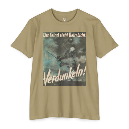 Vintage Propaganda Poster T-Shirt — "Der Feind sieht Dein Licht. Verdunkeln!"