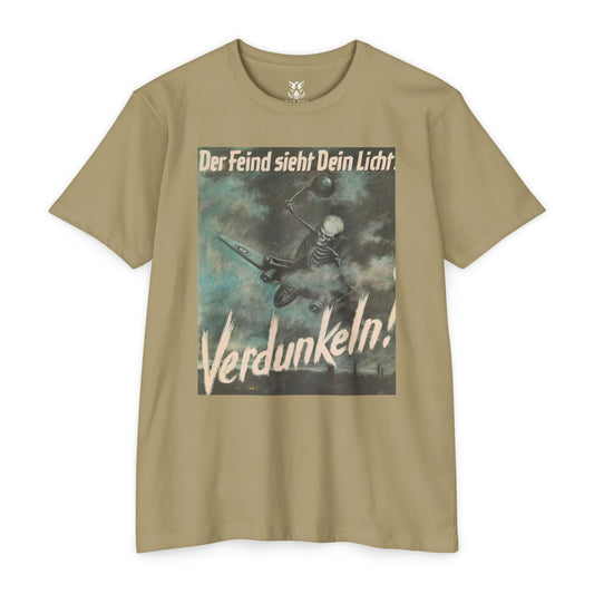 Vintage Propaganda Poster T-Shirt — "Der Feind sieht Dein Licht. Verdunkeln!"