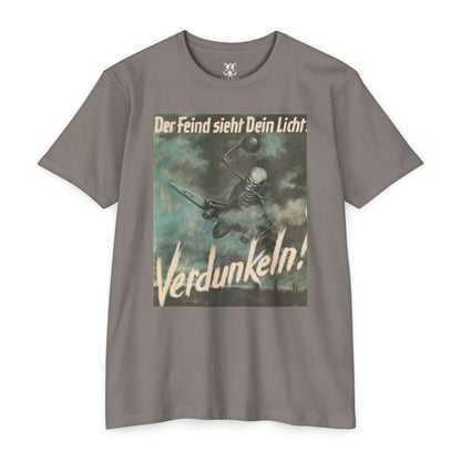 Vintage Propaganda Poster T-Shirt — "Der Feind sieht Dein Licht. Verdunkeln!"